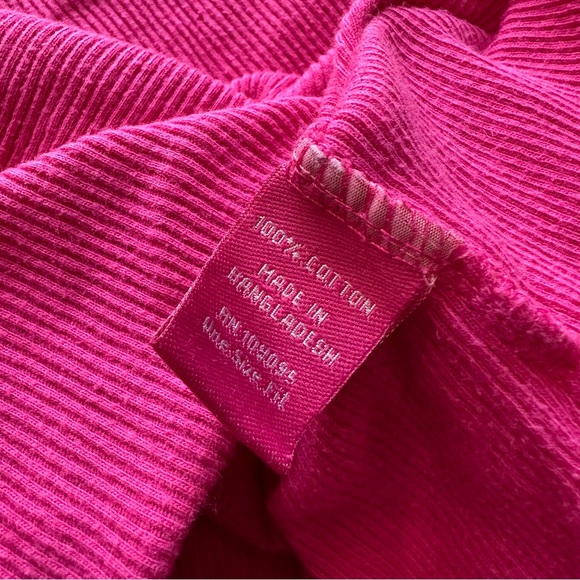 VTG Y2K Hot Pink Ribbed “Delicious” Tank Top
“Yum” Printed on the back - Picture 6 of 6